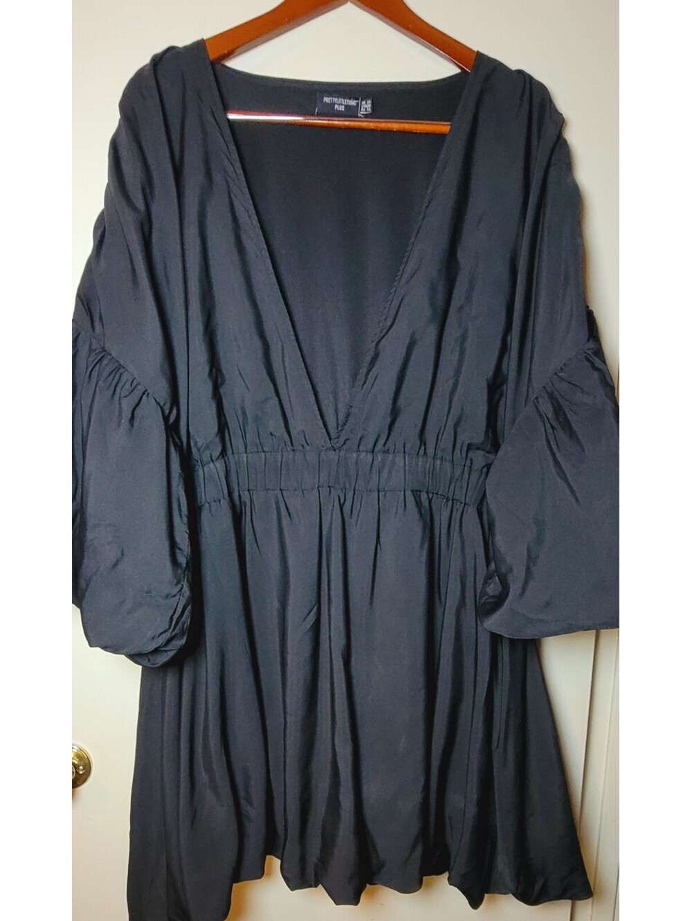 Pretty Little Thing Plus Black Deep V-Neck Dress with Balloon Sleeves